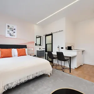 Appartement D8 House